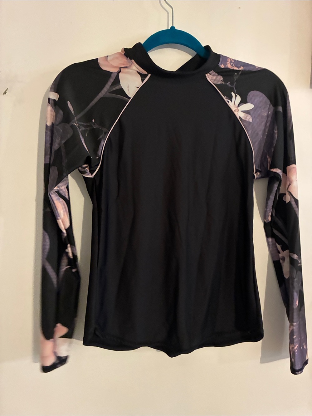 all in motion Black Swim RashGuard Pink Floral-Print Sleeves Sz M Never Worn